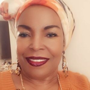 Meet your Posher, Lucienne